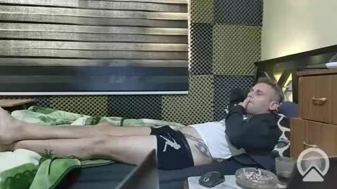 Snapshot of cezar46 chatting on December 10, 12:27 pm cezar online show from December 10, 12:27 pm