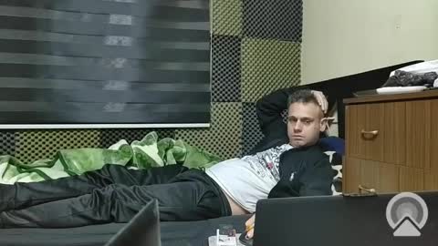 Snapshot of cezar46 chatting on December 10, 8:16 pm cezar online show from December 10, 8:16 pm