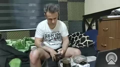 Snapshot of cezar46 chatting on December 13, 8:47 pm cezar online show from December 13, 8:47 pm