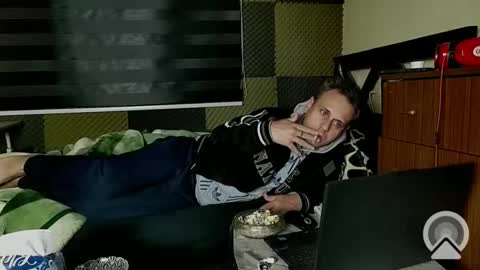 Snapshot of cezar46 chatting on January 3, 3:05 am cezar online show from January 3, 3:05 am