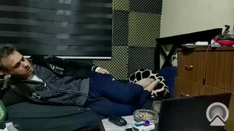 Snapshot of cezar46 chatting on January 9, 3:58 am cezar online show from January 9, 3:58 am