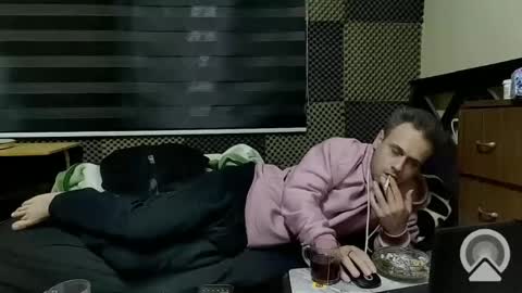 Snapshot of cezar46 chatting on January 15, 3:43 am cezar online show from January 15, 3:43 am