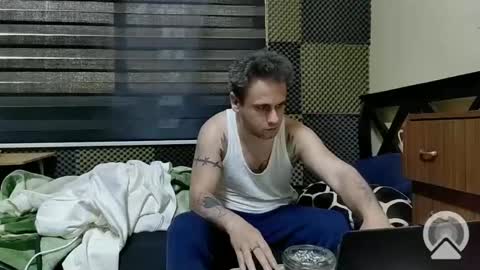 Snapshot of cezar46 chatting on February 1, 5:49 am cezar online show from February 1, 5:49 am