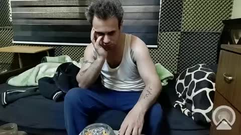 Snapshot of cezar46 chatting on February 5, 10:41 am cezar online show from February 5, 10:41 am