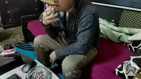 Snapshot of cezar46 chatting on March 1, 9:40 am cezar online show from March 1, 9:40 am