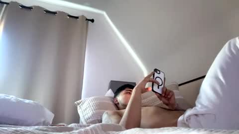 Snapshot of cezarthebreeder chatting on March 17, 12:04 am cezarthebreeder online show from March 17, 12:04 am