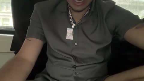 Snapshot of cezarthebreeder chatting on March 22, 9:18 pm cezarthebreeder online show from March 22, 9:18 pm