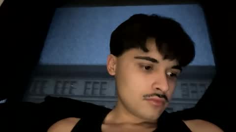 Snapshot of cezarthebreeder chatting on April 11, 2:27 am cezarthebreeder online show from April 11, 2:27 am