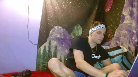 Snapshot of cguffey2284 chatting on January 3, 2:21 am cguffey2284 online show from January 3, 2:21 am