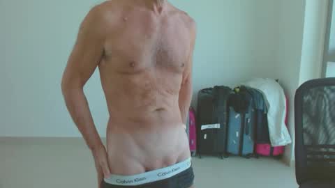 Snapshot of ch400 chatting on December 17, 9:39 am ch400 online show from December 17, 9:39 am