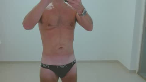 Snapshot of ch400 chatting on January 6, 1:52 pm ch400 online show from January 6, 1:52 pm