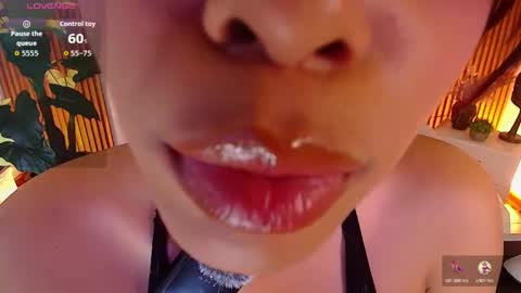 Snapshot of chaarlottee_69 chatting on May 1, 10:03 pm CHAARLOTTEE online show from May 1, 10:03 pm