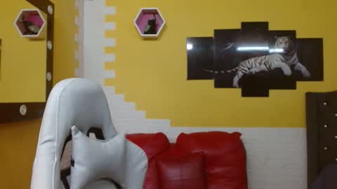 chacorta_ online show from May 1, 1:43 am