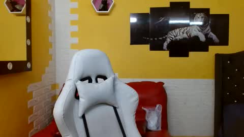 chacorta_ online show from May 8, 1:11 am