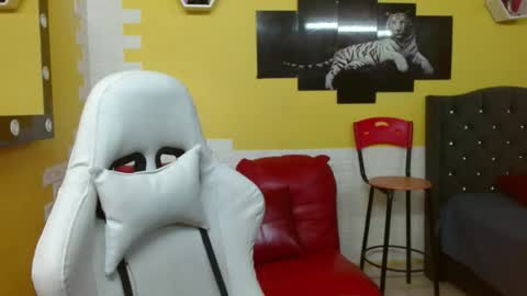 chacorta_ online show from May 19, 1:06 pm