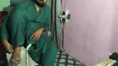Snapshot of chadipluskhangarh chatting on April 15, 7:58 pm Stormydick online show from April 15, 7:58 pm