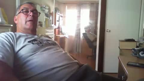 Snapshot of chalkstall chatting on February 27, 6:57 am Chalky online show from February 27, 6:57 am