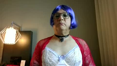 Snapshot of champagne4mist chatting on June 19, 12:04 am champagne online show from June 19, 12:04 am