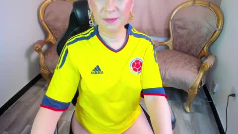 Snapshot of chanel_gold chatting on April 11, 4:33 pm online show from April 11, 4:33 pm