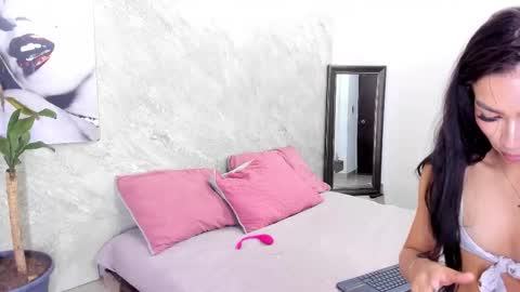 Snapshot of chanel_munoz chatting on November 30, 4:05 am online show from November 30, 4:05 am