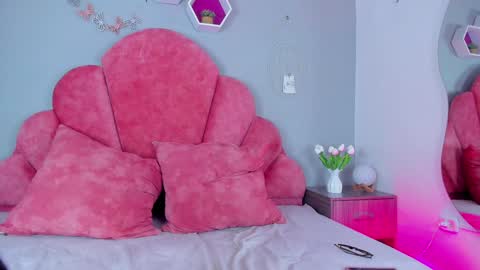 Snapshot of chaneladamss_ chatting on January 27, 10:38 pm C H A N E L online show from January 27, 10:38 pm