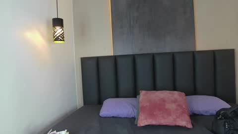 Snapshot of chaneladamss_ chatting on January 30, 8:42 pm C H A N E L online show from January 30, 8:42 pm