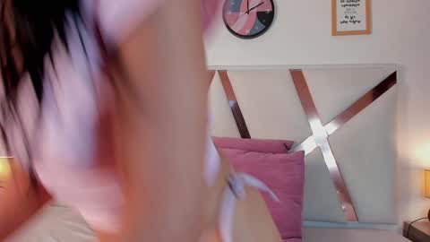 Snapshot of chaneladamss_ chatting on February 3, 10:43 pm C H A N E L online show from February 3, 10:43 pm