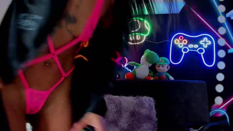 Snapshot of chaneladamss_ chatting on February 13, 8:03 pm C H A N E L online show from February 13, 8:03 pm