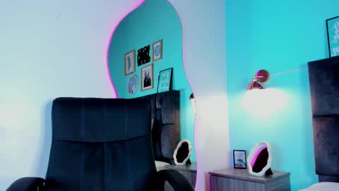 Snapshot of chaneladamss_ chatting on February 23, 12:30 am C H A N E L online show from February 23, 12:30 am