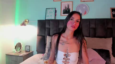 Snapshot of chaneladamss_ chatting on March 6, 3:13 am C H A N E L online show from March 6, 3:13 am