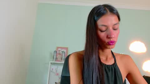 Snapshot of chaneladamss_ chatting on September 12, 2:55 am C H A N E L online show from September 12, 2:55 am