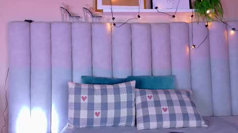 Snapshot of chaneladamss_ chatting on October 10, 3:16 am C H A N E L online show from October 10, 3:16 am