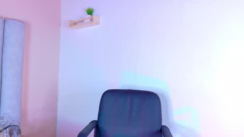 Snapshot of chaneladamss_ chatting on October 16, 2:56 am C H A N E L online show from October 16, 2:56 am