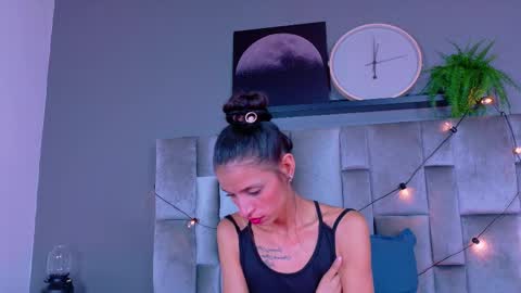 Snapshot of chaneladamss_ chatting on November 11, 2:55 am C H A N E L online show from November 11, 2:55 am