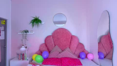 Snapshot of chaneladamss_ chatting on November 29, 3:20 am C H A N E L online show from November 29, 3:20 am