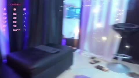 Snapshot of chantal_russell chatting on March 13, 8:59 pm chantal_russell online show from March 13, 8:59 pm