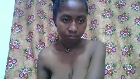 Snapshot of chantale483461 chatting on March 3, 6:14 pm chantale483461 online show from March 3, 6:14 pm