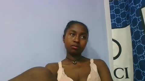 Snapshot of chantale483461 chatting on March 5, 6:42 am chantale483461 online show from March 5, 6:42 am