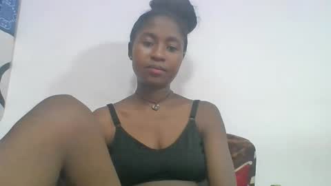 Snapshot of chantale483461 chatting on March 24, 6:07 am chantale483461 online show from March 24, 6:07 am