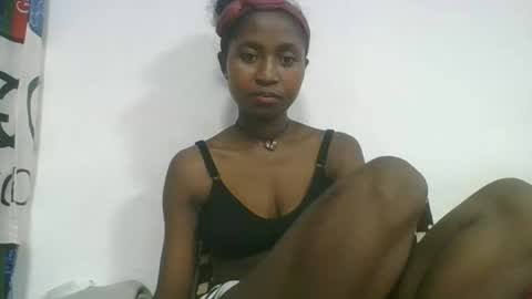 Snapshot of chantale483461 chatting on March 25, 4:02 pm chantale483461 online show from March 25, 4:02 pm