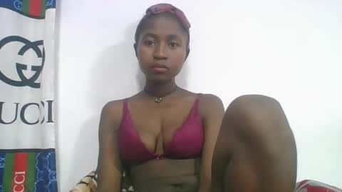 Snapshot of chantale483461 chatting on March 26, 5:46 am chantale483461 online show from March 26, 5:46 am