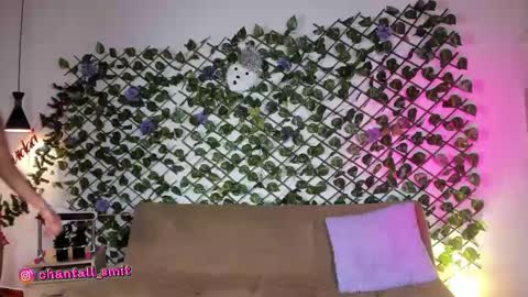 Snapshot of chantall_smith chatting on December 14, 1:38 pm online show from December 14, 1:38 pm