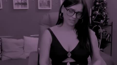 The Queen online show from December 15, 8:24 pm