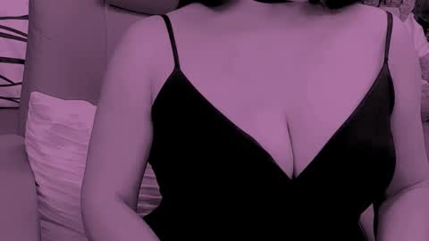 The Queen online show from February 14, 4:26 pm