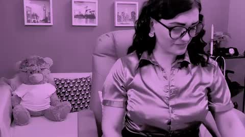 The Queen online show from April 30, 6:36 pm