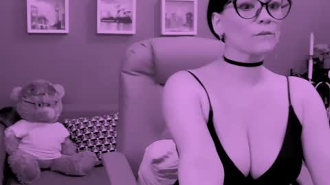 The Queen online show from May 4, 2:02 pm