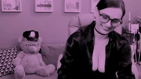 The Queen online show from May 26, 6:37 pm