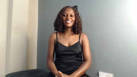 Snapshot of chantelsamz2 chatting on December 14, 1:11 am Chantel online show from December 14, 1:11 am