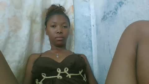 Snapshot of chariola0101 chatting on February 14, 11:09 pm chariola0101 online show from February 14, 11:09 pm