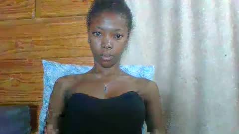 Snapshot of chariola0101 chatting on February 23, 1:02 am chariola0101 online show from February 23, 1:02 am